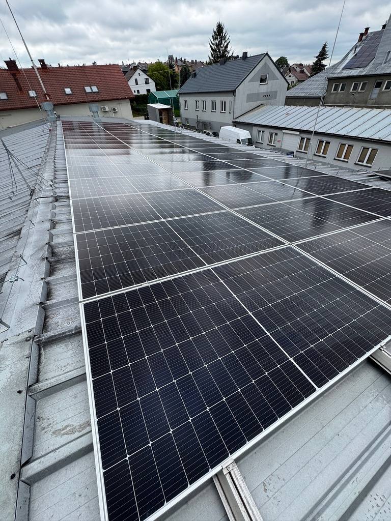 Instalacja PV na dachu blaszanym